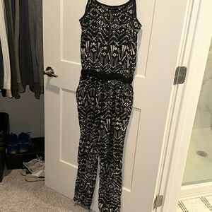 Large pantsuit black + white